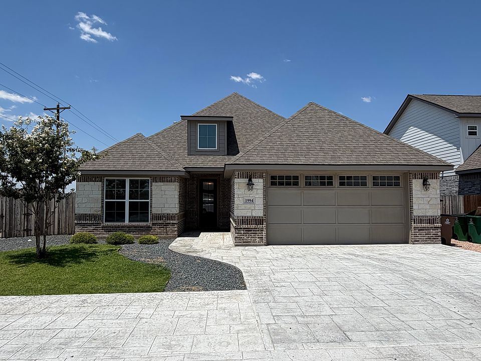 Front exterior of 1994 Beaty Road in San Angelo